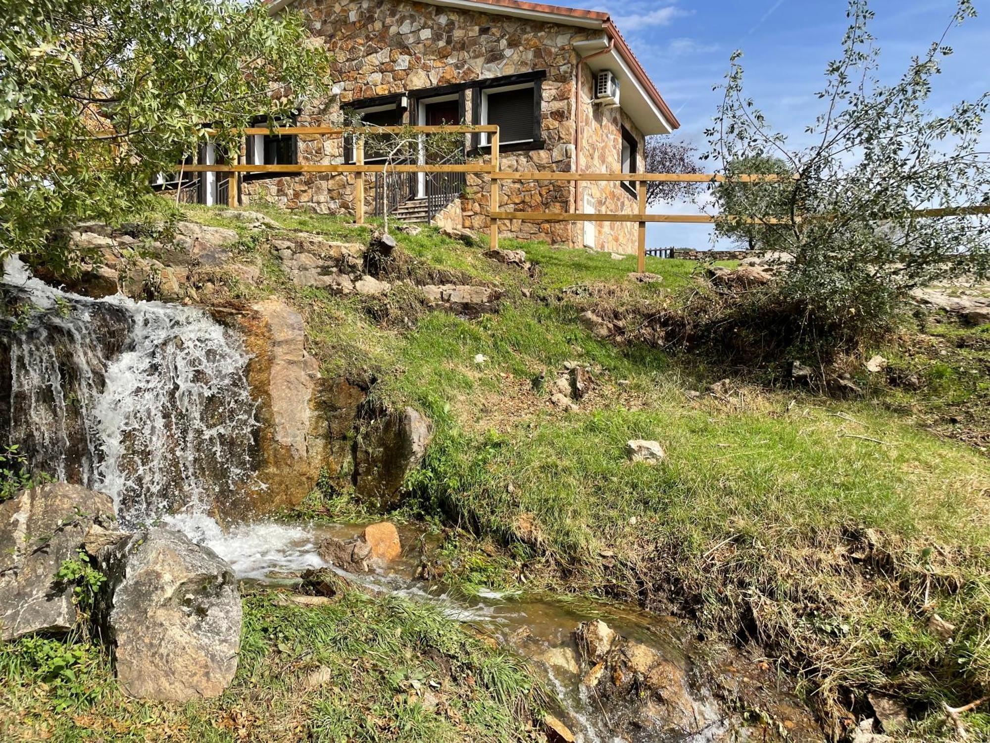 Apartamentos Los Pocillos Gargantilla del Lozoya y Pinilla de Buitrago Extérieur photo